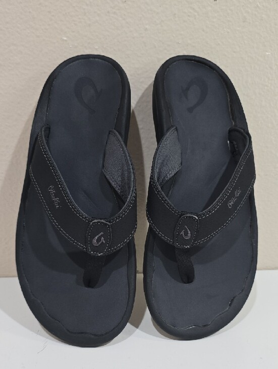 OluKai \'Ohana Men\'s Black Flip-Flop Sandals main image 4